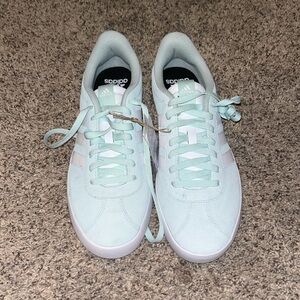 NWT SIZE 10 MINT WOMENS VL COURT 3.0 ADIDAS
